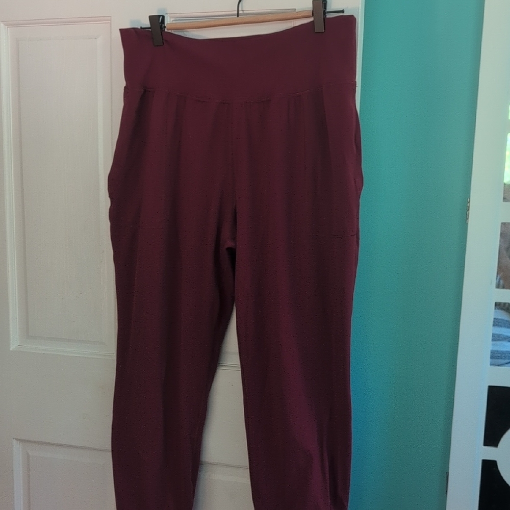 NWOT Athleta Maroon Ankle Pants/Yoga/Joggers